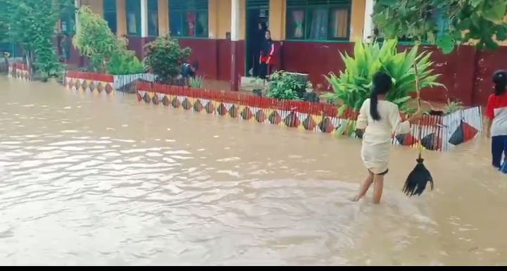 Tergenang Banjir, SDN 8 Way Khilau Diliburkan